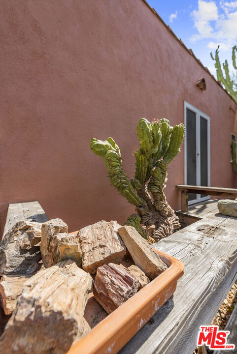 931 S Ogden Drive, Los Angeles CA: https://media.crmls.org/mediaz/a04cf2de-97c8-4153-9d75-e94e7fdb1cb5.jpg