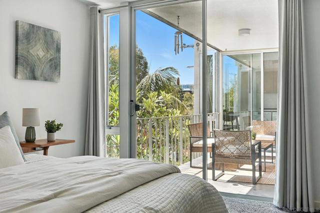 222 Quince St, San Diego CA: https://media.crmls.org/mediaz/a04d20ef-e688-4359-863b-9f93a88a23ca.jpg