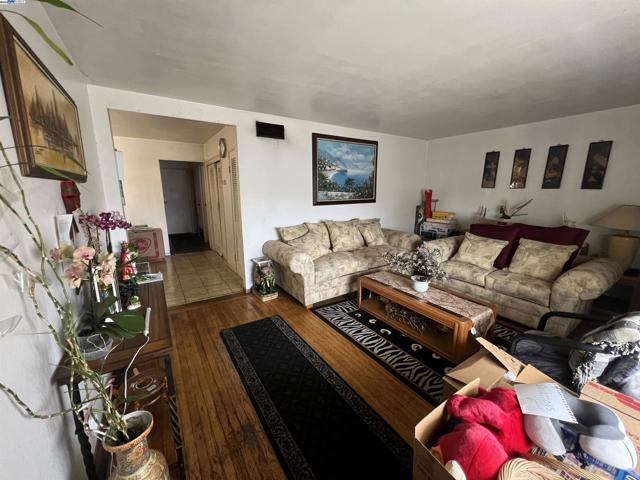 Image 4 of 21 For 25936 Peterman Ave