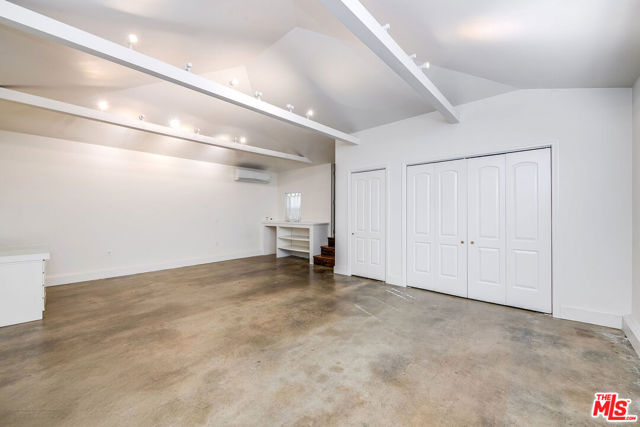 1100 N Ontario Street, Burbank CA: https://media.crmls.org/mediaz/a04e1071-7c2b-4201-9880-cb35ef8473c9.jpg
