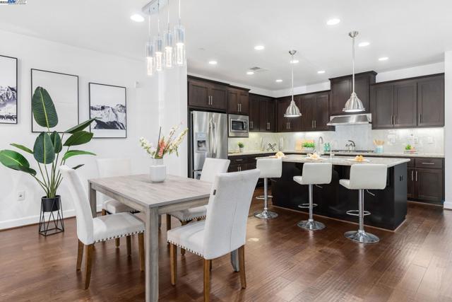 3340 Giovanni Way, Dublin CA: https://media.crmls.org/mediaz/a04e40d3-75a7-472c-a2d5-1833e2eb6e9a.jpg