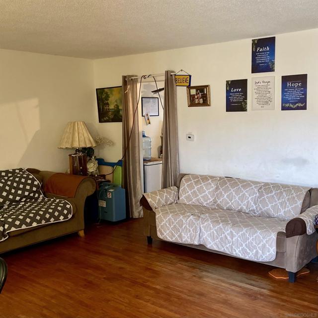 1276 E Johnston Ave, Hemet CA: https://media.crmls.org/mediaz/a04e4be9-b515-4fa7-a51a-ed26938dad89.jpg