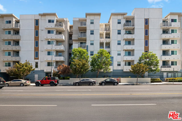 436 S Virgil Avenue, Los Angeles CA: https://media.crmls.org/mediaz/a04ea142-c33a-4f13-a578-e23c087f2fc9.jpg