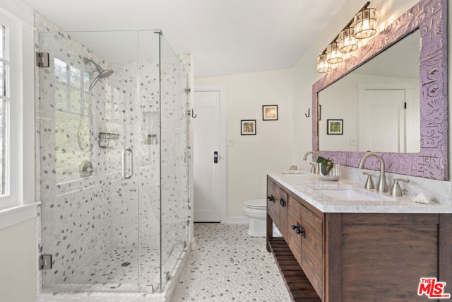 955 W Avenue 37, Los Angeles CA: https://media.crmls.org/mediaz/a04ea596-616f-4e31-b0ee-942ec817c3b1.jpg