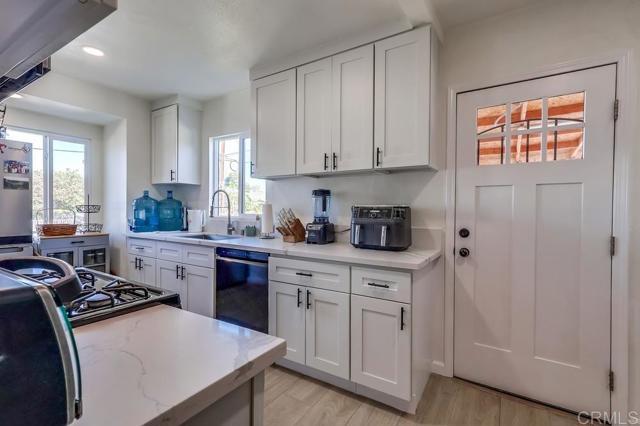 Detail Gallery Image 15 of 25 For 900 W Brazil St, Compton,  CA 90220 - 3 Beds | 1 Baths