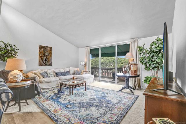 6455 La Jolla Blvd, La Jolla CA: https://media.crmls.org/mediaz/a04f5561-5395-4144-b392-1dc3691138af.jpg