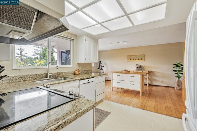 92 Gaywood Pl, Moraga CA: https://media.crmls.org/mediaz/a05023e6-124a-4ea1-9fbb-7c2882eb0879.jpg