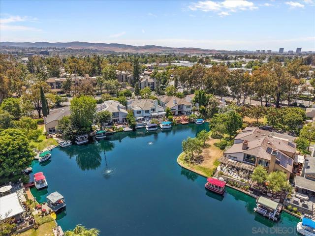 22682 S Canada Ct, Lake Forest CA: https://media.crmls.org/mediaz/a05039de-b7c7-4436-b29b-ef38de959c88.jpg