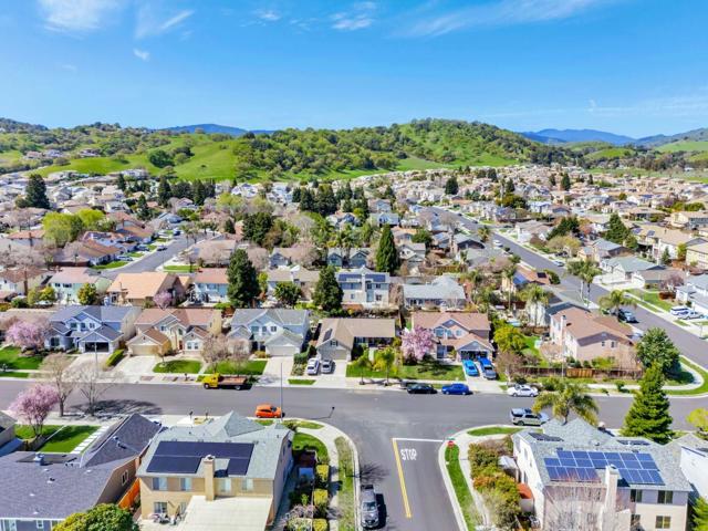 9642 Eagle Hills Way, Gilroy CA: https://media.crmls.org/mediaz/a0503a7d-145c-4e92-9158-561defe89b18.jpg