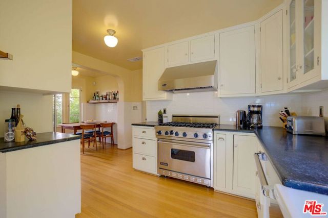 4778 Cromwell Avenue, Los Angeles CA: https://media.crmls.org/mediaz/a050728f-5ed7-4c88-88ab-05a0b643269d.jpg