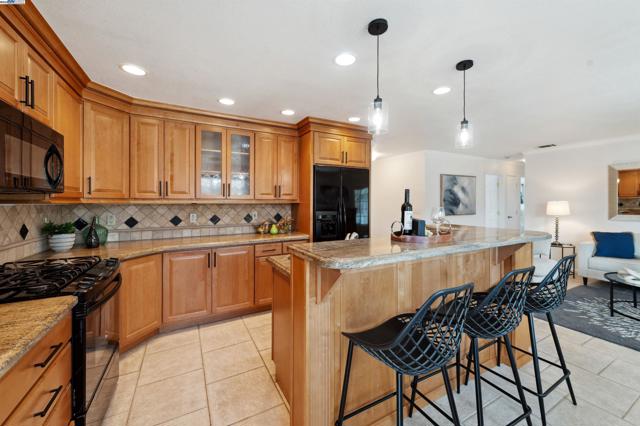 5953 Running Hills Ave, Livermore CA: https://media.crmls.org/mediaz/a05140d8-9820-4c6c-91c2-e65f39ef76c6.jpg