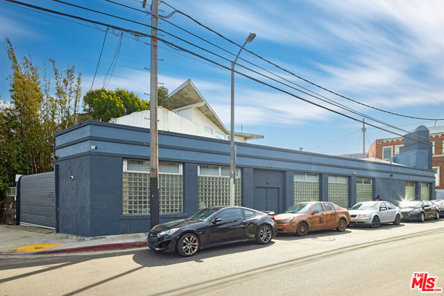 122 Mildred Avenue, Venice CA: https://media.crmls.org/mediaz/a05195e1-7d52-4295-a8df-72f97e9686ff.jpg