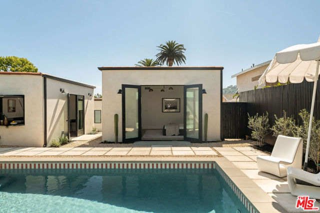 3923 Revere Avenue, Los Angeles CA: https://media.crmls.org/mediaz/a051ffe8-b0c9-4bd8-9710-371288ff67bb.jpg