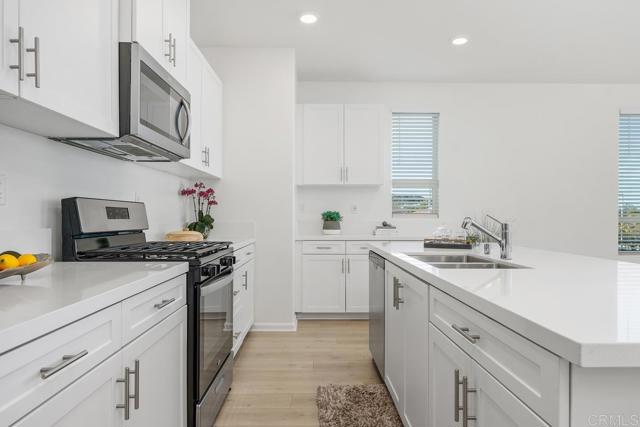 Detail Gallery Image 13 of 41 For 1047 Arrowood Trail, Vista,  CA 92081 - 3 Beds | 2/1 Baths