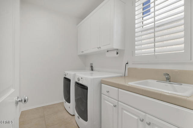 11806 Ricasoli Way, Porter Ranch CA: https://media.crmls.org/mediaz/a0527922-4da2-49e7-b635-ced599742f94.jpg