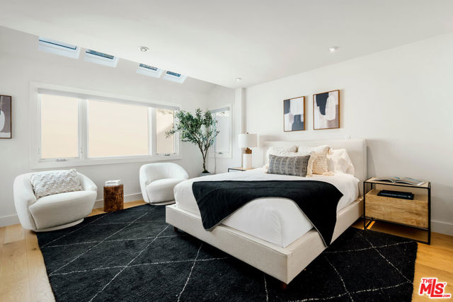 2612 Wallingford Drive, Beverly Hills CA: https://media.crmls.org/mediaz/a0528cf1-a5e2-49c1-8d61-cb2a4f950324.jpg