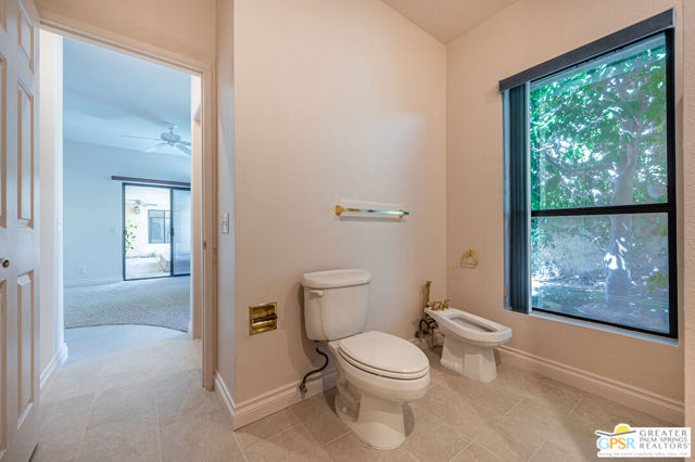 Image 32 of 47 For 1399 Via Donna