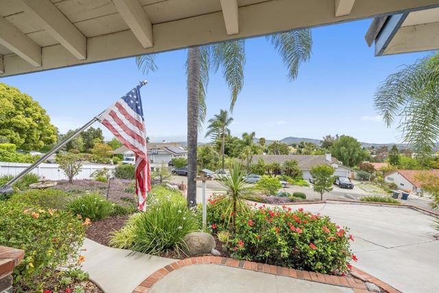 620 Lacrosse Place, Escondido CA: https://media.crmls.org/mediaz/a052b591-c4cd-4fc4-b1e8-a52fa3ab80c4.jpg