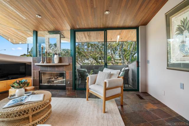 203 23rd St, Del Mar CA: https://media.crmls.org/mediaz/a0538672-adff-48c8-9ed4-0ca0a8ed2250.jpg