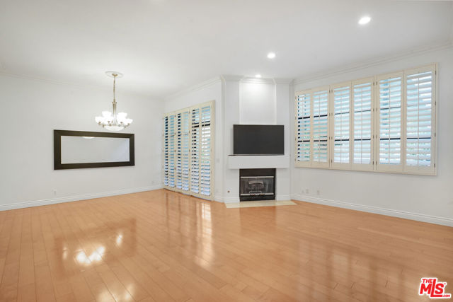11636 Montana Avenue, Los Angeles CA: https://media.crmls.org/mediaz/a053d49e-15d7-4541-9689-a91fb2878f6f.jpg