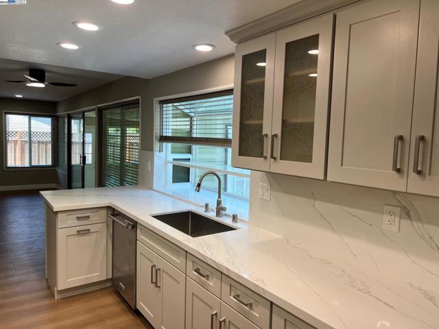 4919 Mohr Ave, Pleasanton CA: https://media.crmls.org/mediaz/a053eeb9-da13-437e-9578-62d5e03396fe.jpg