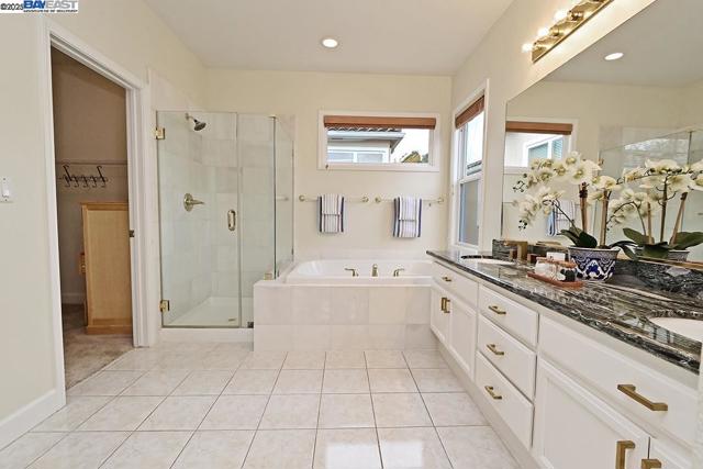 10 Almond Orchard Ln, San Ramon CA: https://media.crmls.org/mediaz/a0543e24-2eff-47a6-b37f-d165c2c9578e.jpg