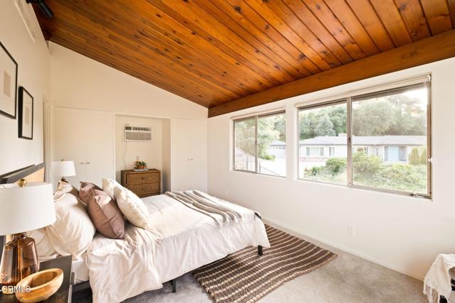 1256 Club House Drive, Pasadena CA: https://media.crmls.org/mediaz/a05458b6-602a-48a5-b8e5-c1bcae29f068.jpg