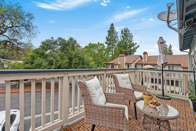 2414 Pleasant Way, Thousand Oaks CA: https://media.crmls.org/mediaz/a0546d56-ba45-4a15-bb38-5ad14e453e4f.jpg