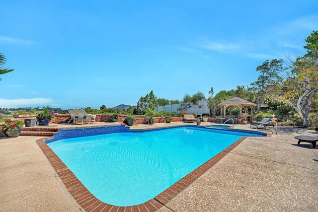 17505 Corte Lomas Verde, Poway CA: https://media.crmls.org/mediaz/a0547619-7d12-4fa3-8081-289cf3fad2b6.jpg