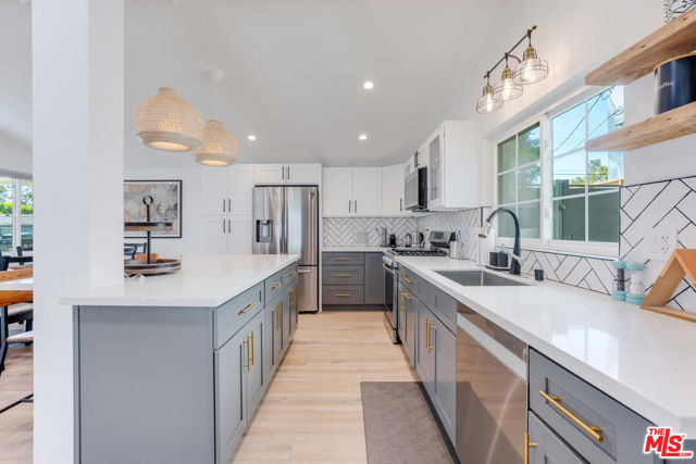 5835 Mcdonie Avenue, Woodland Hills CA: https://media.crmls.org/mediaz/a054a3a3-cf65-44d1-9dfe-66ea106cf2c8.jpg