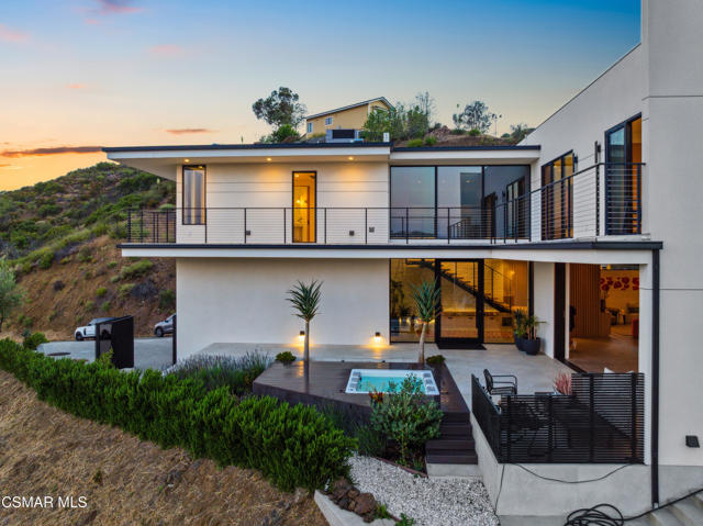 33433 Decker School Road, Malibu CA: https://media.crmls.org/mediaz/a054d2de-cee9-4423-bee2-0e70eafd4bc9.jpg