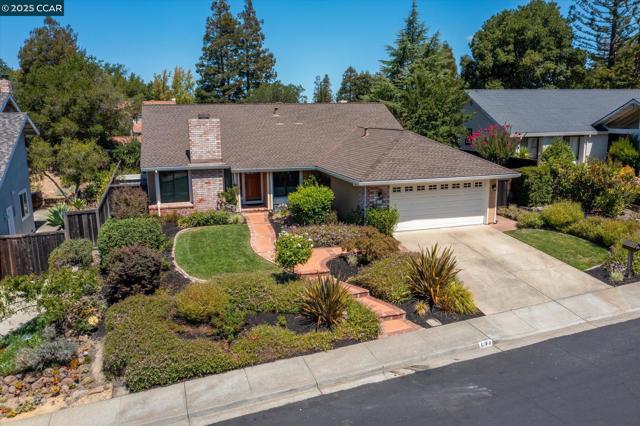 171 Mount Tam Ct, Martinez CA: https://media.crmls.org/mediaz/a054edd7-02d6-43c9-8413-7bf11a678084.jpg