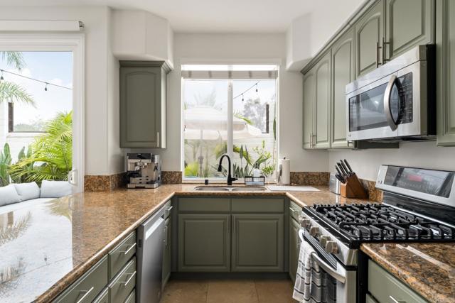 Detail Gallery Image 8 of 29 For 382 Carmel Creeper Pl, Encinitas,  CA 92024 - 2 Beds | 2/1 Baths
