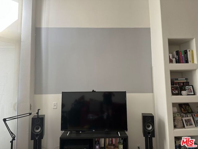 1240 S Corning Street, Los Angeles CA: https://media.crmls.org/mediaz/a0551bc0-988d-4c4e-93b5-cdaa15f7aaf5.jpg
