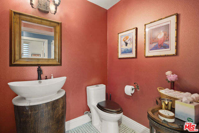 4544 Tobias Avenue, Sherman Oaks CA: https://media.crmls.org/mediaz/a05555ef-be07-4c8b-834b-60e8f9017bfd.jpg