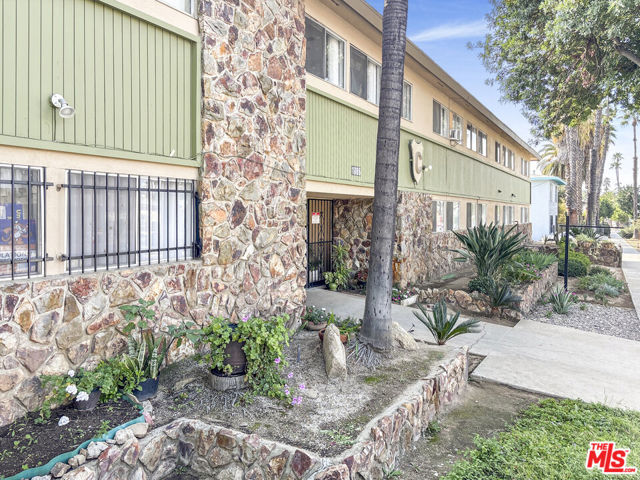 1806 Loma Vista Street, Riverside CA: https://media.crmls.org/mediaz/a0556163-2ff4-46b3-b09c-7bf4e2e762a0.jpg