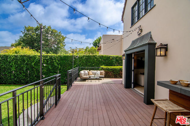 338 S Highland Avenue, Los Angeles CA: https://media.crmls.org/mediaz/a0559b26-af43-4816-aaa1-ca62be000ec5.jpg