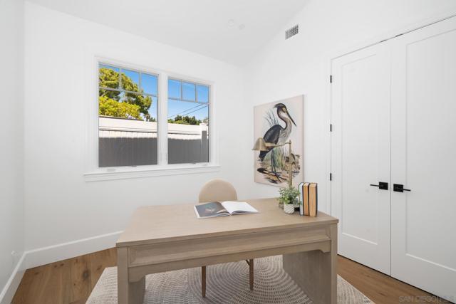 461 Country Club Ln, Coronado CA: https://media.crmls.org/mediaz/a055bb85-2679-4d5e-83bd-d758bac4e8c9.jpg