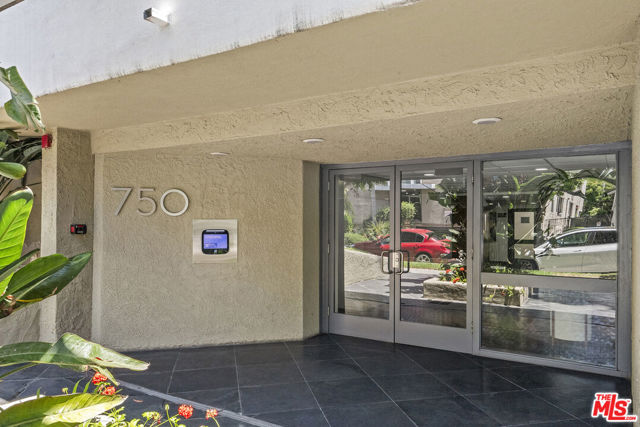 750 N Kings Road, West Hollywood CA: https://media.crmls.org/mediaz/a0562bcc-8770-46fc-bb83-65b0f40e415c.jpg