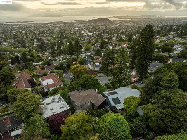 1001 Cragmont Ave, Berkeley CA: https://media.crmls.org/mediaz/a057e459-bbfc-4d96-a759-fa26051ee897.jpg