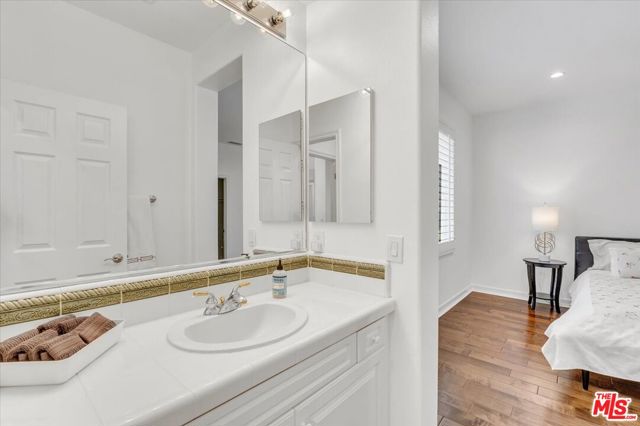 1535 Verde Ridge Lane, Westlake Village CA: https://media.crmls.org/mediaz/a057f014-042d-4572-b5d0-310d5a20f878.jpg