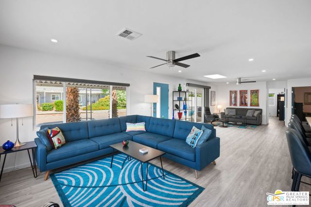 240 Los Pinos Drive, Palm Springs CA: https://media.crmls.org/mediaz/a0580924-a253-4422-aa5b-4f98ab3661dc.jpg