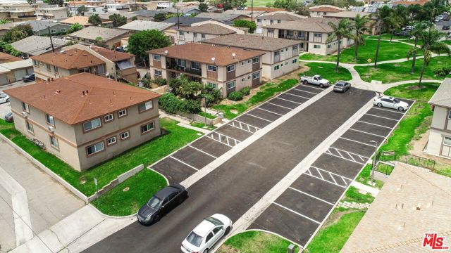 17431 Koledo Lane, Huntington Beach CA: https://media.crmls.org/mediaz/a0581c2f-c777-4dfa-bc9a-1958736d3a9a.jpg
