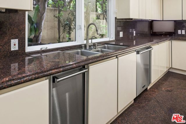 2470 Venus Drive, Los Angeles CA: https://media.crmls.org/mediaz/a058c538-4073-4c47-9a7a-cbff53d9e185.jpg