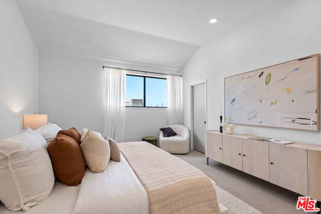 3516 Via Dolce, Marina del Rey CA: https://media.crmls.org/mediaz/a05922f1-5653-410a-8741-febdd11312e0.jpg