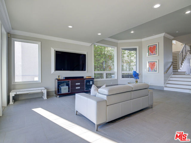 7800 Veragua Drive, Playa del Rey CA: https://media.crmls.org/mediaz/a05a0fb7-79a5-4db2-9297-74de449ca902.jpg