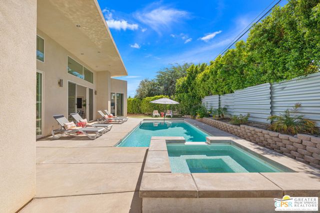 2461 N Junipero Avenue, Palm Springs, CA 92262