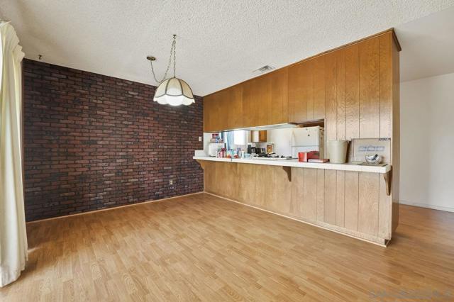 152 Leoma Ln, Chula Vista CA: https://media.crmls.org/mediaz/a05a4119-8d43-42f5-a0a1-78975bba94d5.jpg