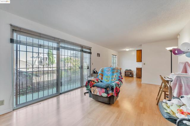 567 Oakland Ave, Oakland, California 94611, 1 Bedroom Bedrooms, ,1 BathroomBathrooms,Condominium,For Sale,Oakland Ave,41083171