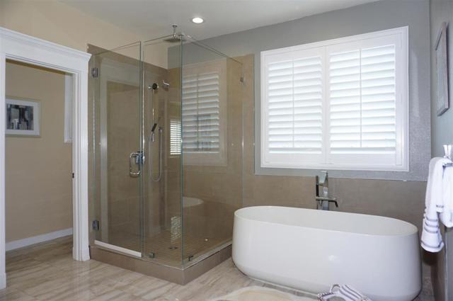 7950 English Oak Circle, Gilroy CA: https://media.crmls.org/mediaz/a05b47be-387f-40a3-bded-416a14f2447c.jpg